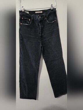 Levi's High-Rise Black Ribcage Straight-Leg Jeans Sz 28. Button-fly